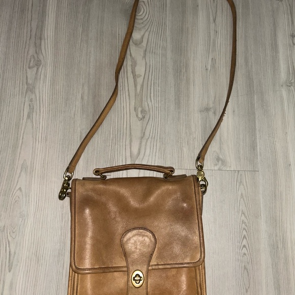 Vintage Coach Station Bag in British Tan leather - Picture 6 of 14